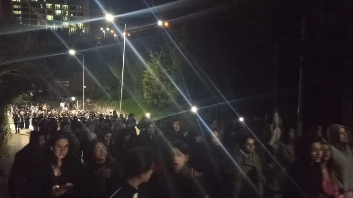 KYK yurdunda yemek isyanı: Yemek &ccedil;eşitleri kaldırıldı, &ouml;ğrenciler sokağa d&ouml;k&uuml;ld&uuml;