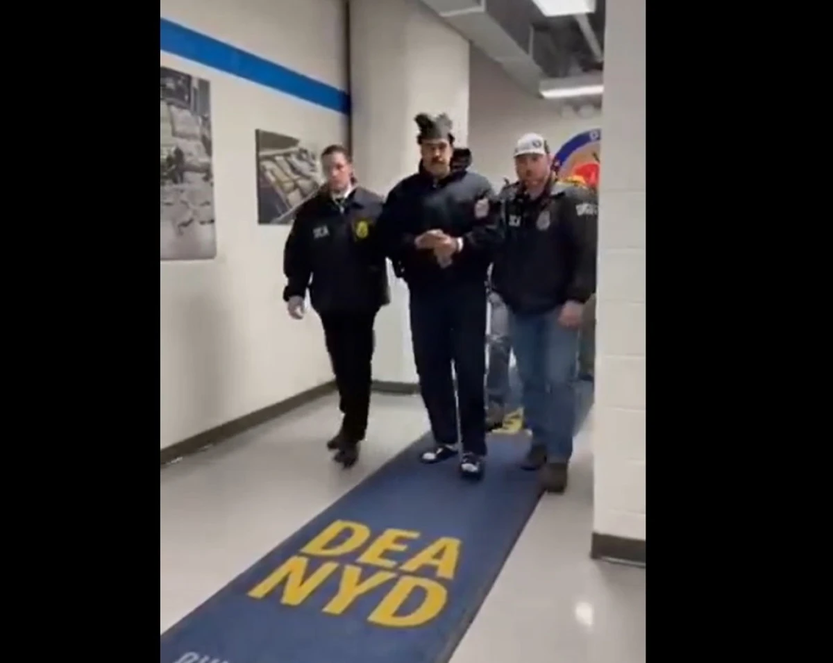 Maduro, Ayağında terlik ve kelep&ccedil;eli bi&ccedil;imde getirildi!