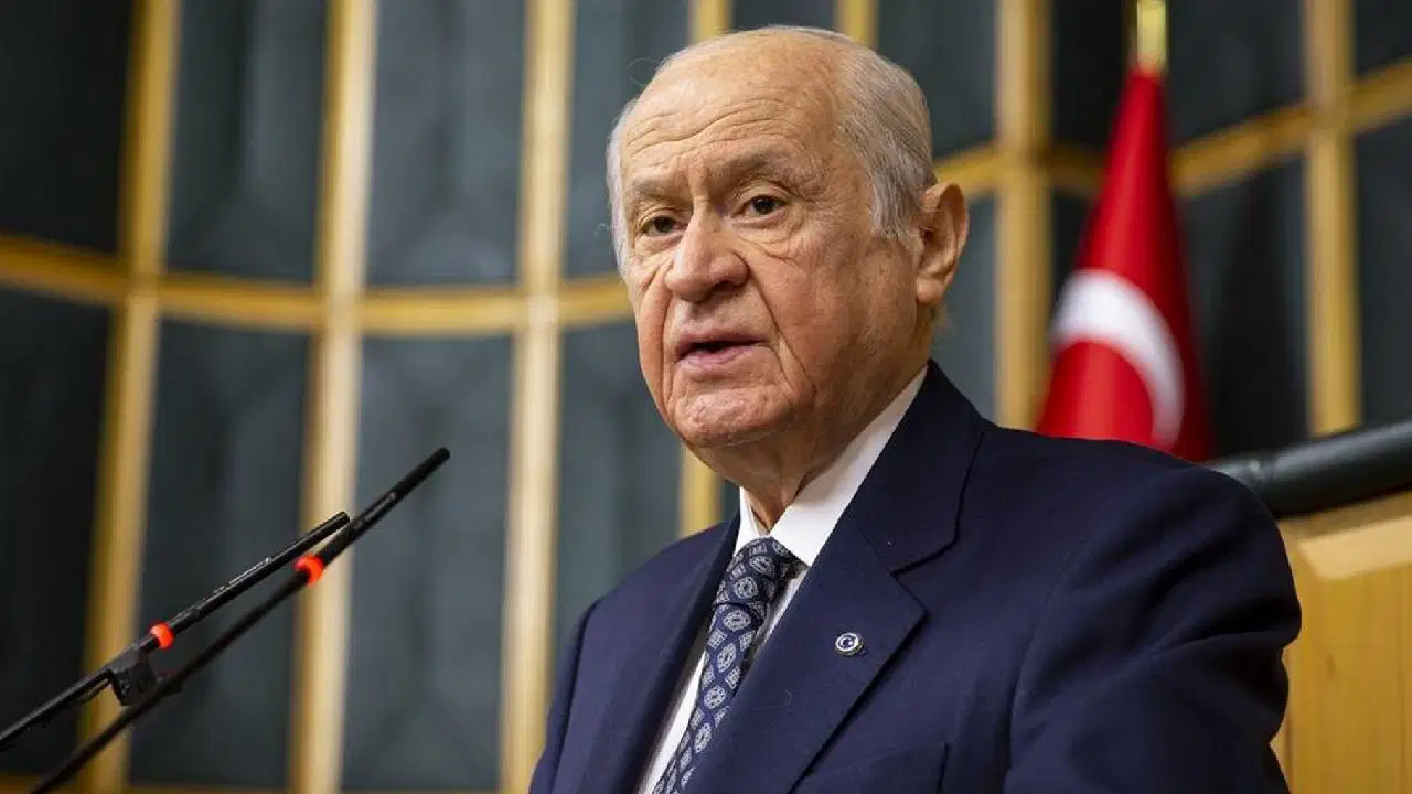 MHP lideri Devlet Bah&ccedil;eli'den gen&ccedil;lere &lsquo;sokak&rsquo; uyarısı