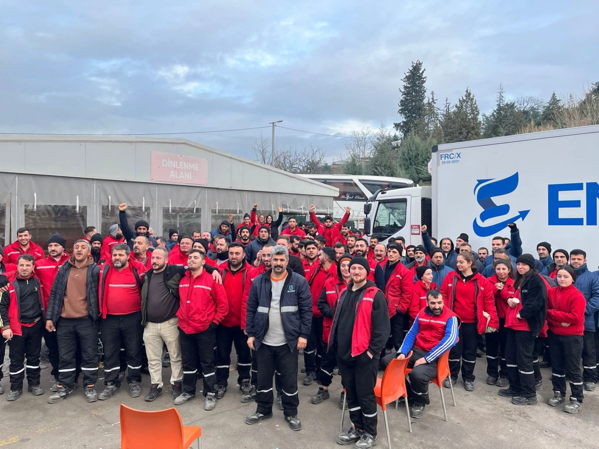 Migros Depo İş&ccedil;ileri Bursa dahil Yedi İlde İş Bıraktı: Haklarımızı Alana Kadar &Ccedil;ıkmıyoruz