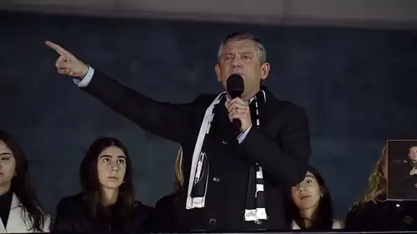 'Milletin İradesi' Beşiktaş'ta: &Ouml;zg&uuml;r &Ouml;zel'den dikkat &ccedil;eken 'Akın G&uuml;rlek' mesaj!