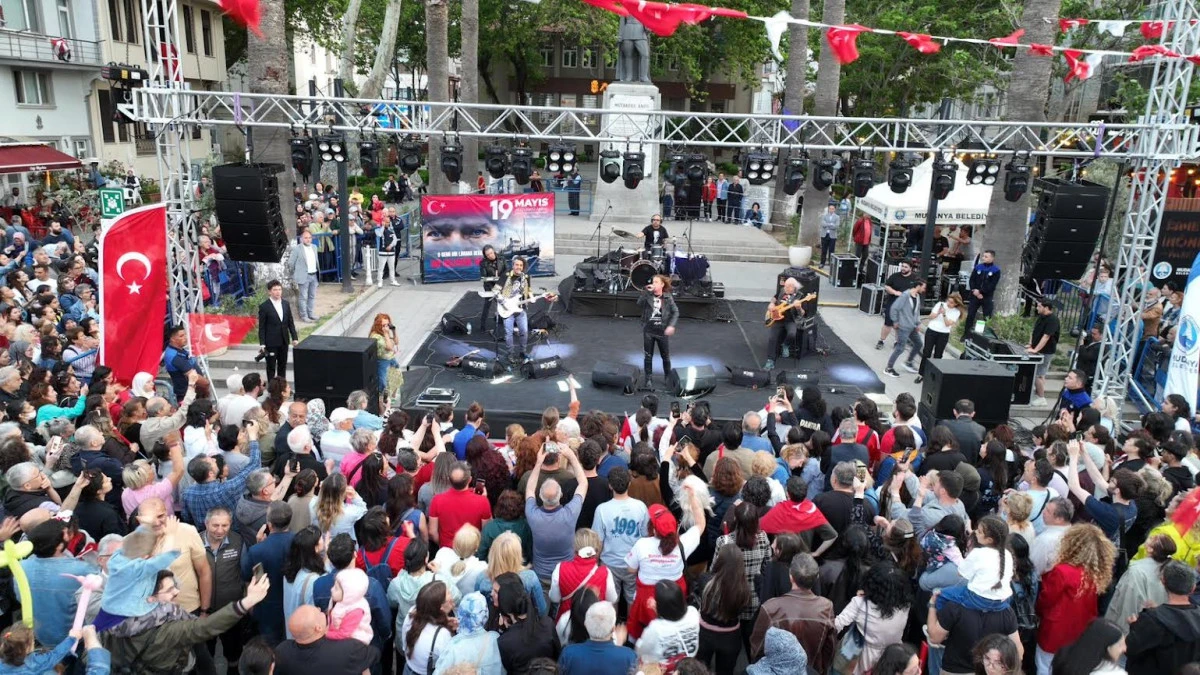 MUDANYA&rsquo;DA 19 MAYIS COŞKUYLA KUTLANDI
