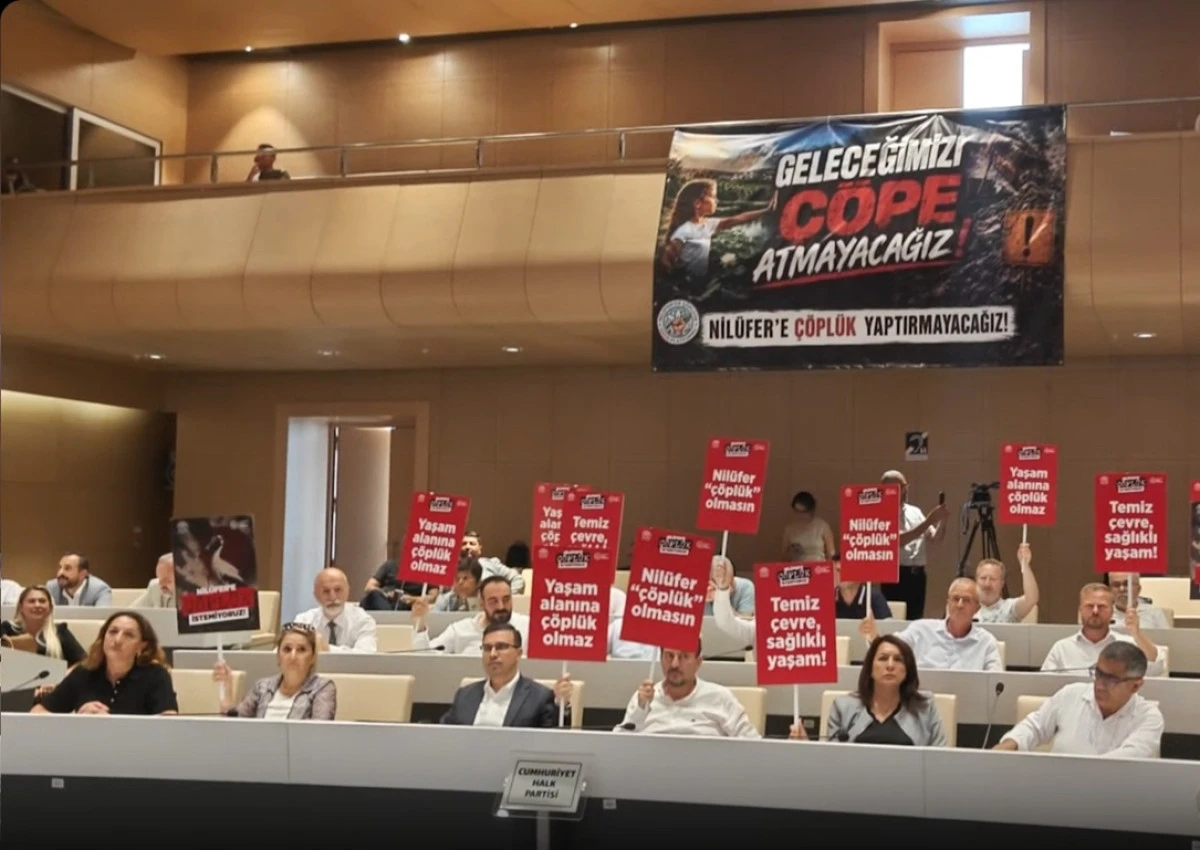 Nil&uuml;fer Belediyesi Temmuz ayı Meclis Toplantısı, Kayapa ve Kuru&ccedil;eşme mahalleleri arasında kurulması planlanan katı atık tesisine y&ouml;nelik protestolara sahne oldu