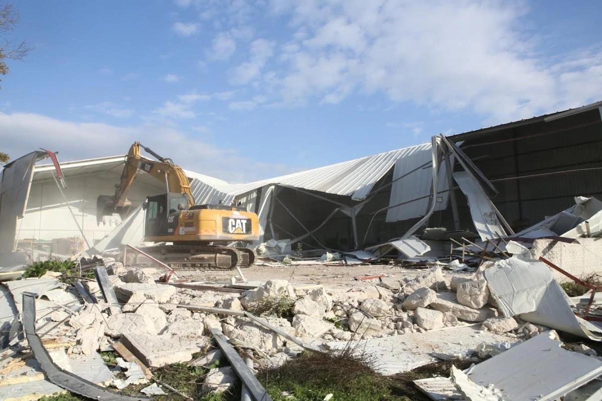 NİLÜFER'DE 3 MAHALLEDE YIKIM