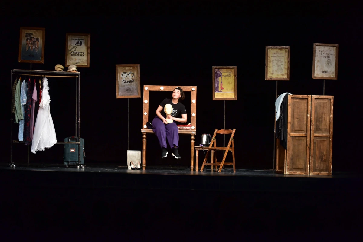 &Ouml;d&uuml;ll&uuml; &lsquo;Yan Rol&rsquo; Bursa'da ayakta alkışlandı