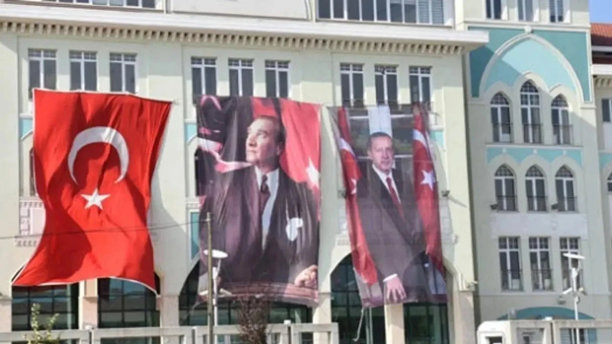 Okullara 'Erdoğan posteri' talimatı: 'Atatürk, hiçbir makamla kıyaslanamaz'