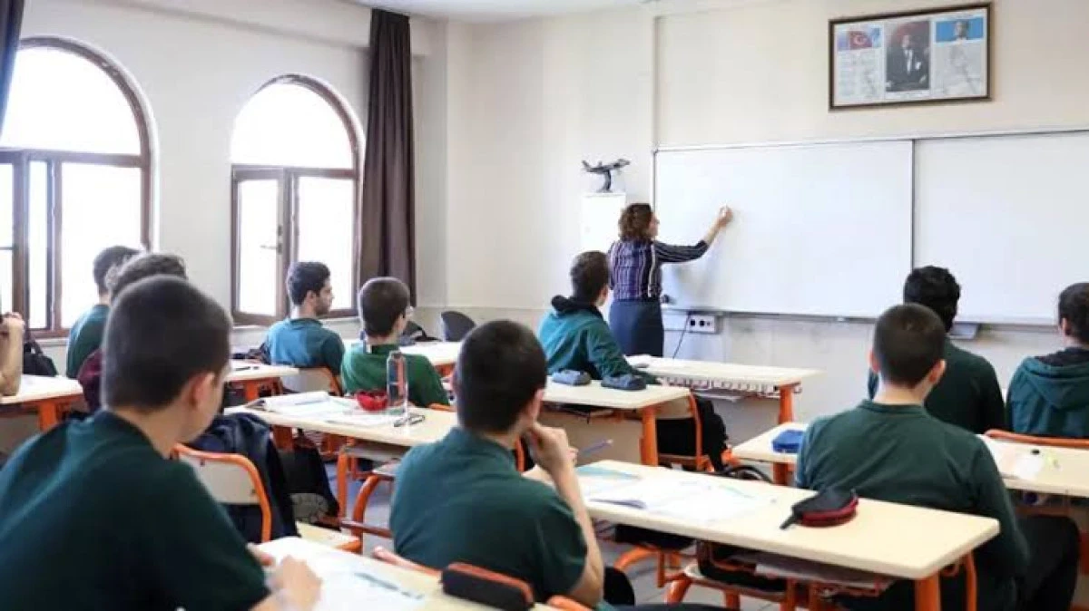 Okullarda yeni d&ouml;nem! 30 bin g&uuml;venlik g&ouml;revlisi istihdam edilecek.