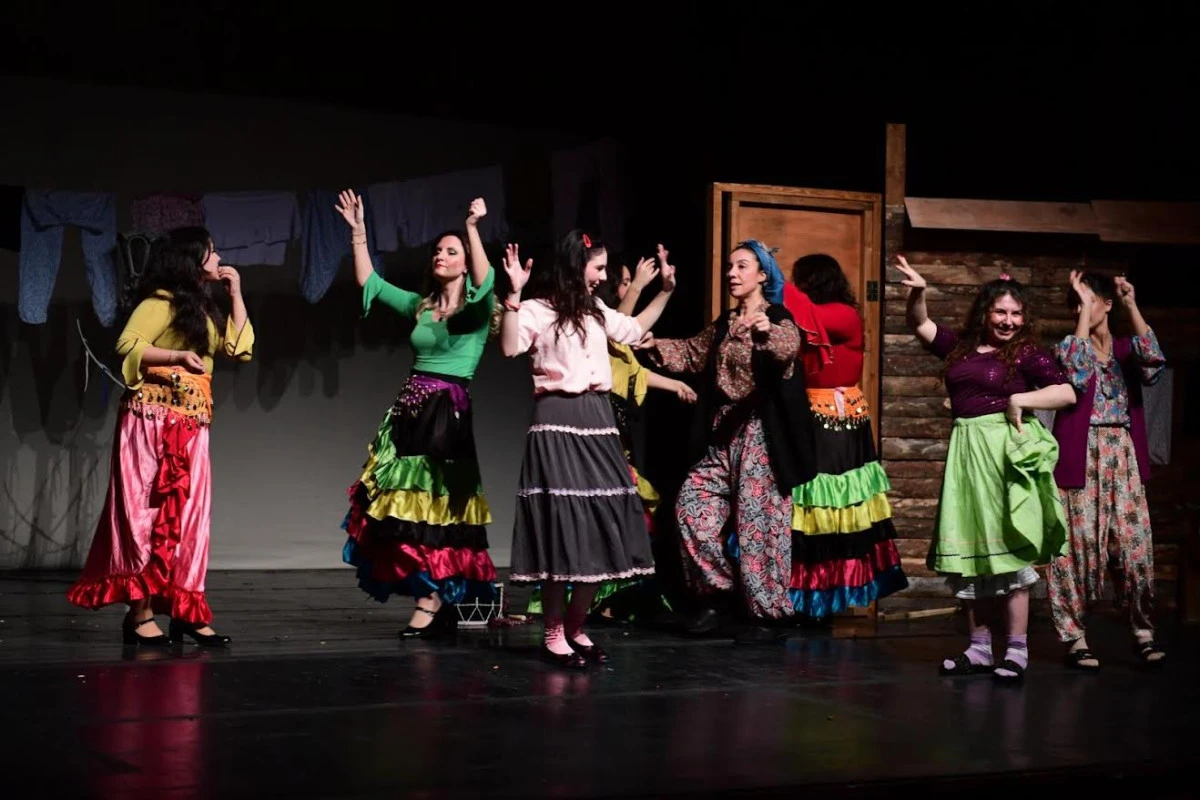 Osmangazi Belediyesi, &lsquo;Deli Ayten&rsquo; İle Sanatseverleri Buluşturdu