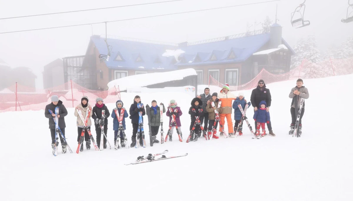 Osmangazi Belediyesi&rsquo;nden &Ccedil;ocuklara Uludağ&rsquo;da Kayak S&uuml;rprizi