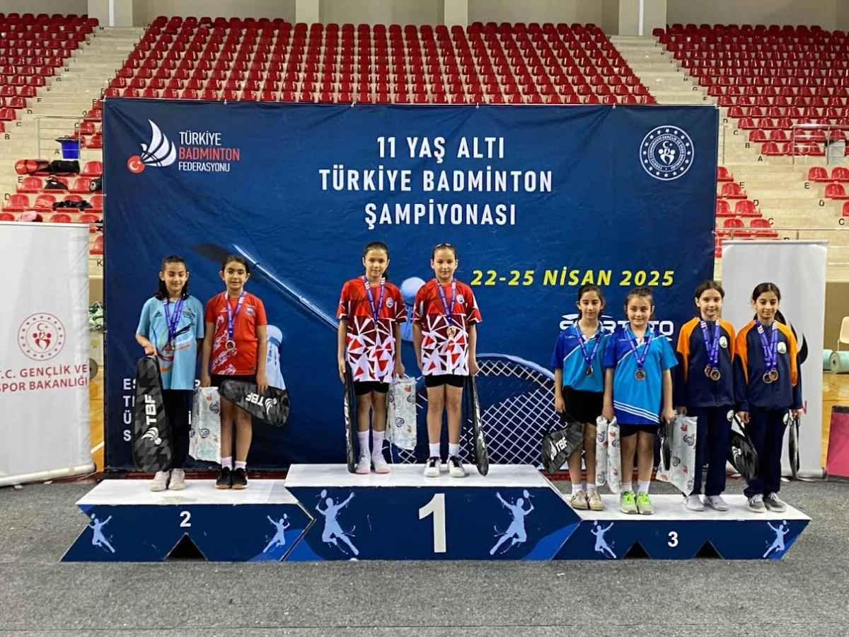 Osmangazi Belediyespor’un genç badmintoncuları göz doldurd