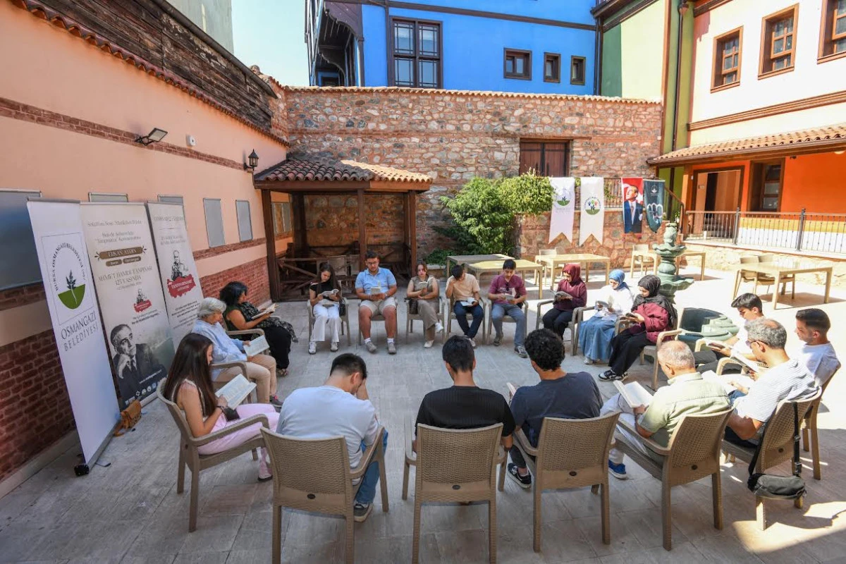 Osmangazi&rsquo;de Gen&ccedil;ler Tanpınar&rsquo;ın İzinde Bursa&rsquo;yı Keşfetti