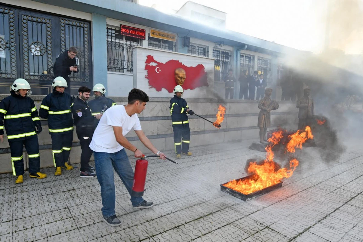Osmangazi&rsquo;de Ger&ccedil;eğini Aratmayan Yangın Tatbikatı