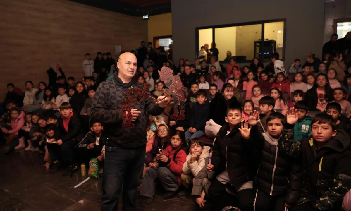 Osmangazi&rsquo;de G&ouml;lge Oyunu Karag&ouml;z&rsquo;e &Ccedil;ocuklardan B&uuml;y&uuml;k İlgi