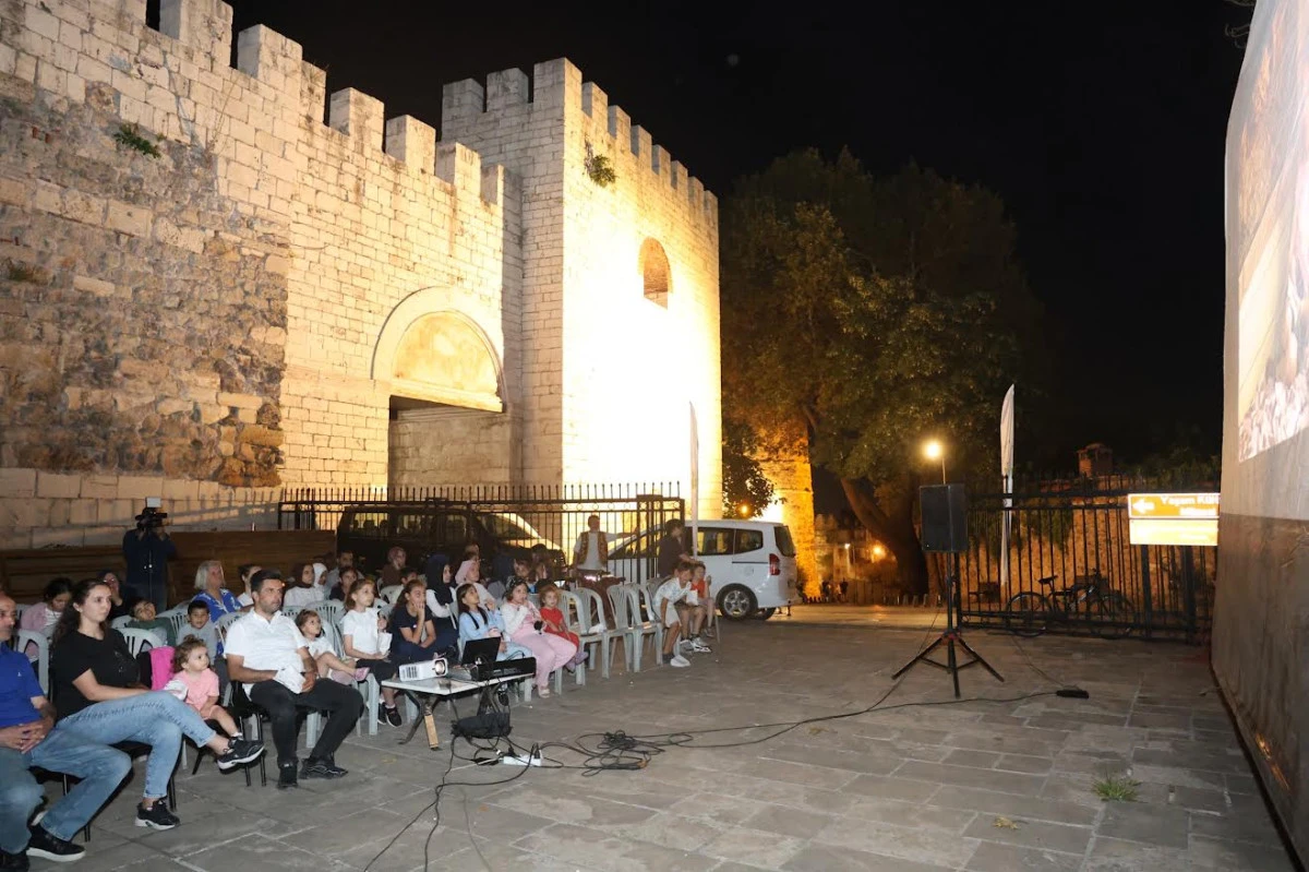 Osmangazi&rsquo;de Sinema Keyfi Tarihi Surların G&ouml;lgesinde Yaşandı