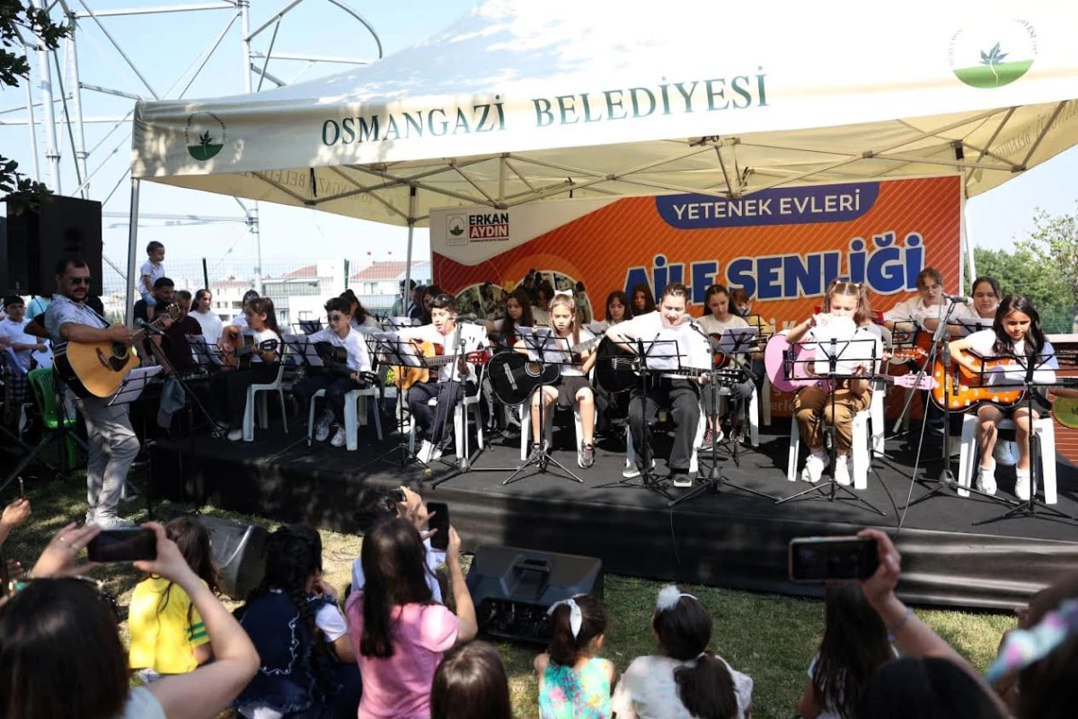 Osmangazi&rsquo;de Yetenek Evleri&rsquo;nin Emekleri Aile Şenliği İle Ta&ccedil;landı