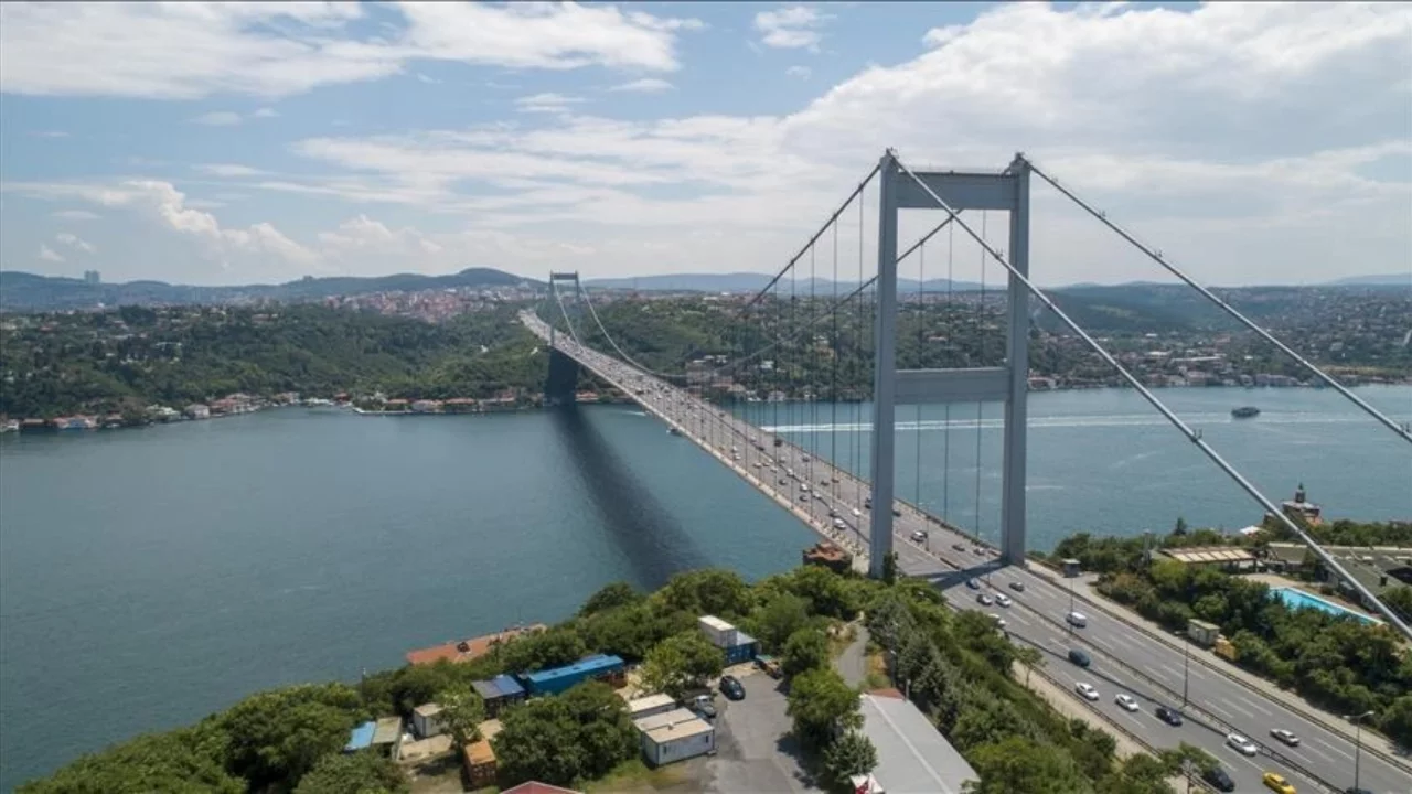 Otoyol ve k&ouml;pr&uuml; &uuml;cretlerine zam geldi