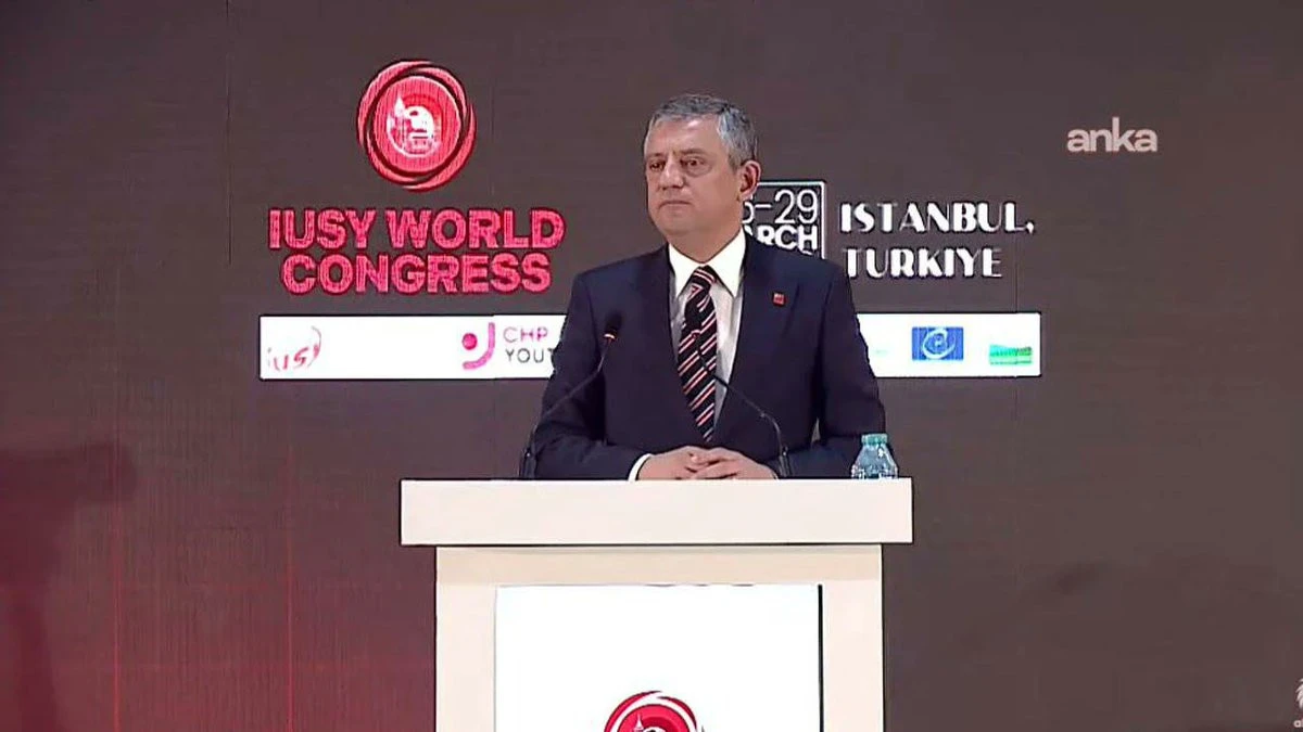 &Ouml;zel, Uşak Belediye Başkanı&rsquo;nın g&ouml;zaltına alınmasına işaret ederek Saldırı altındayız&rdquo;dedi.