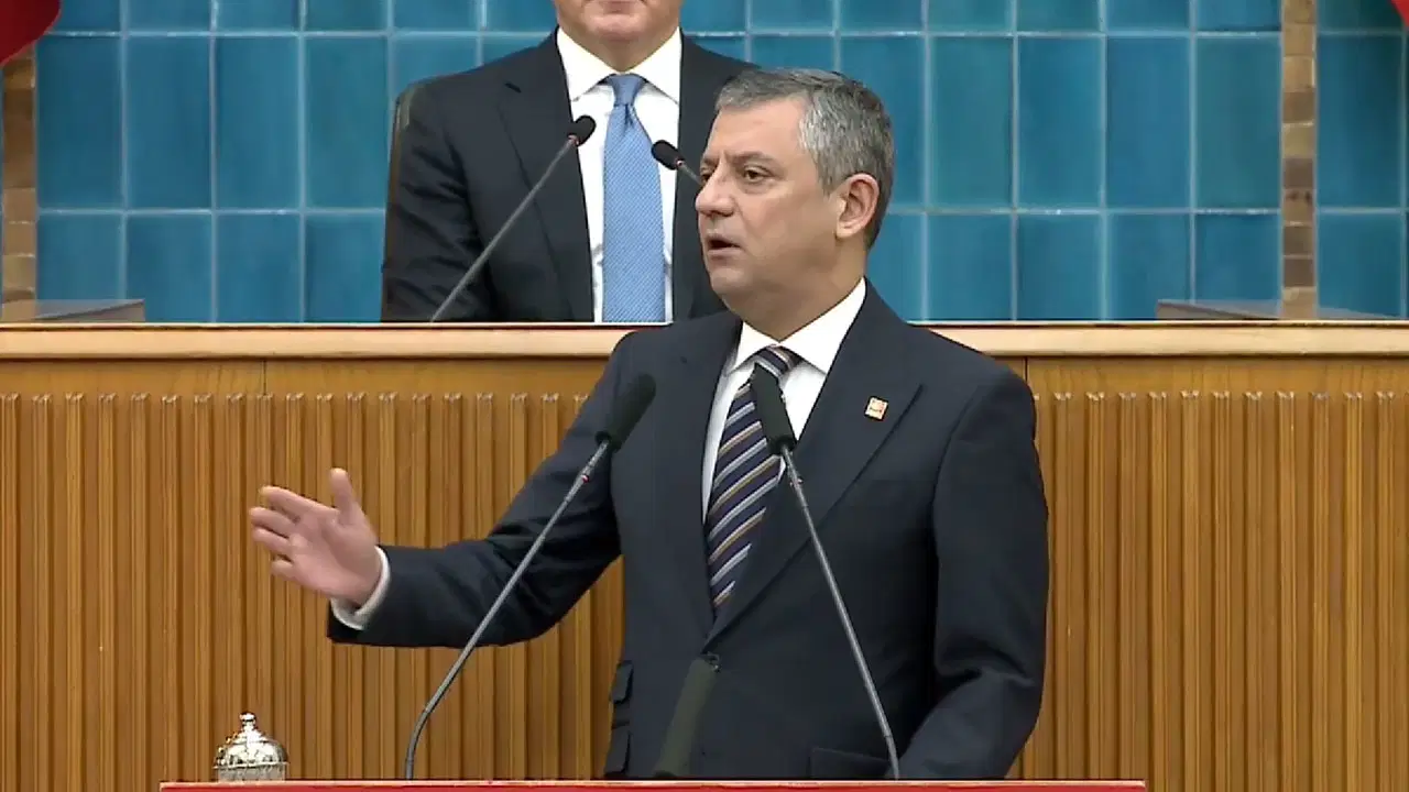 &Ouml;zel'den Bah&ccedil;eli'ye 'emekli maaşı' &ccedil;ağrısı: '&Ouml;nergeyi sen ver, kayıtsız şartsız destek vereceğiz!'