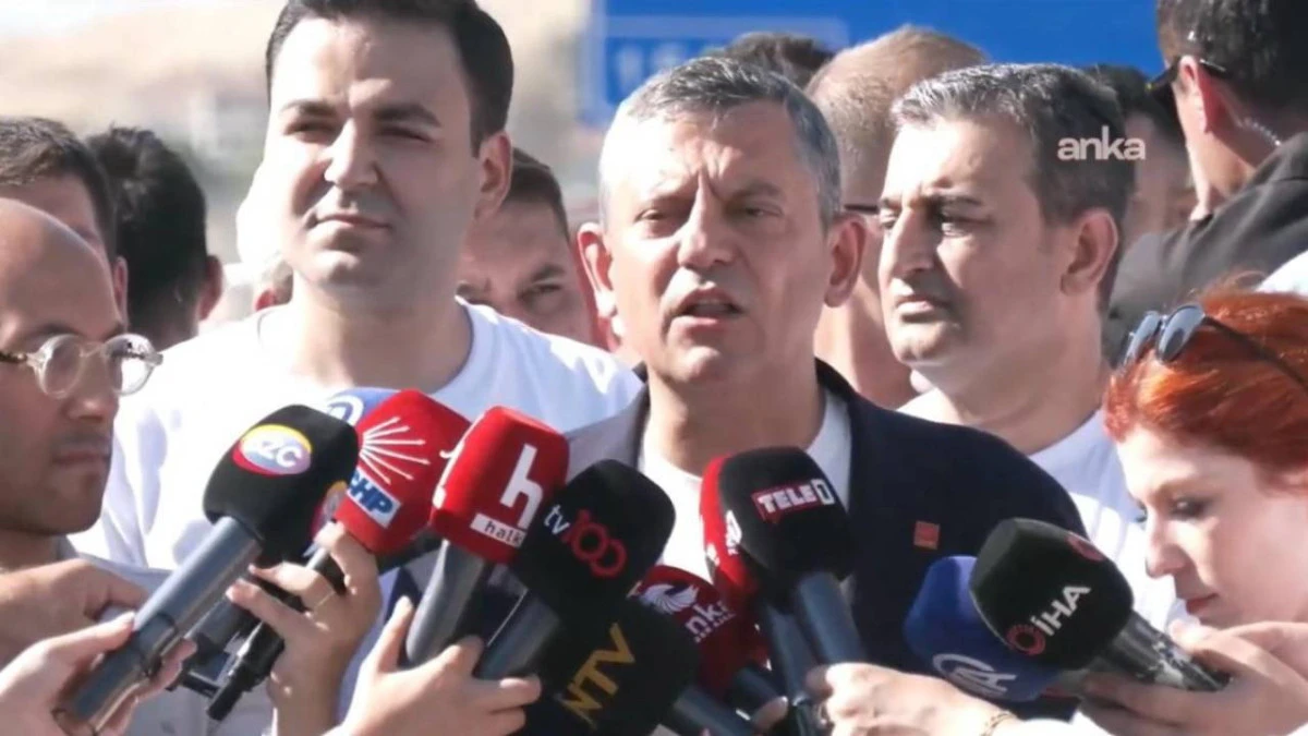 Özel’den Emniyet'in Atatürk’süz paylaşımına sert tepki