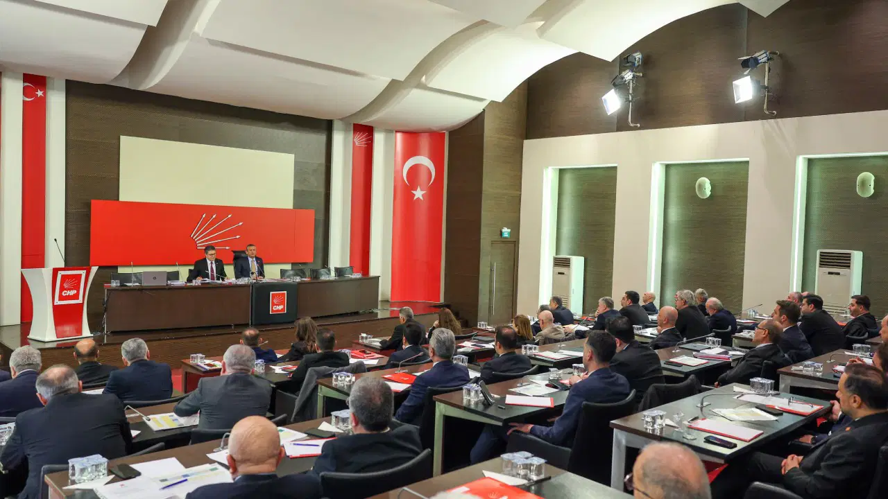 &Ouml;zel&rsquo;den İl Başkanlarına: Yarın se&ccedil;im olacakmış gibi &ccedil;alışın