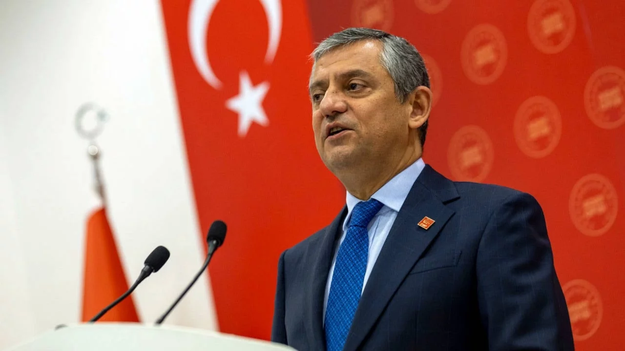 &Ouml;zg&uuml;r &Ouml;zel: 19 Mayıs'ın ışığı, 19 Mart'ın karanlığını yenecek