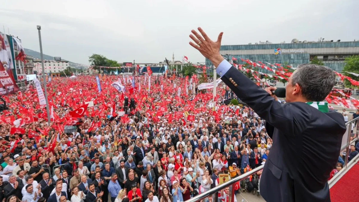 Özgür Özel Bursa'da 