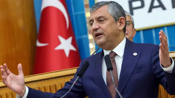 &Ouml;zg&uuml;r &Ouml;zel: 'D&uuml;n &ouml;ğlene kadar neredeydin k&uuml;&ccedil;&uuml;k enişte?'