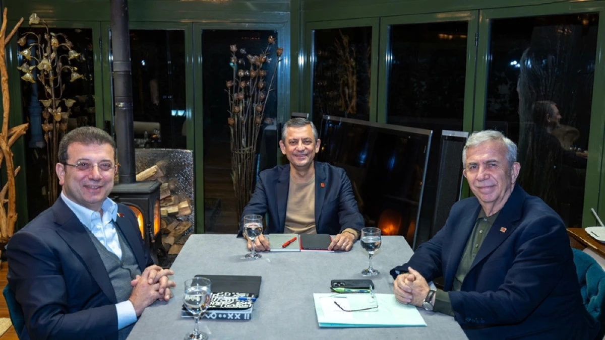 &Ouml;zg&uuml;r &Ouml;zel, Ekrem İmamoğlu ve Mansur Yavaş'tan Ortak Mesaj: T&uuml;rkiye'ye Hep Birlikte Umut Olacağız