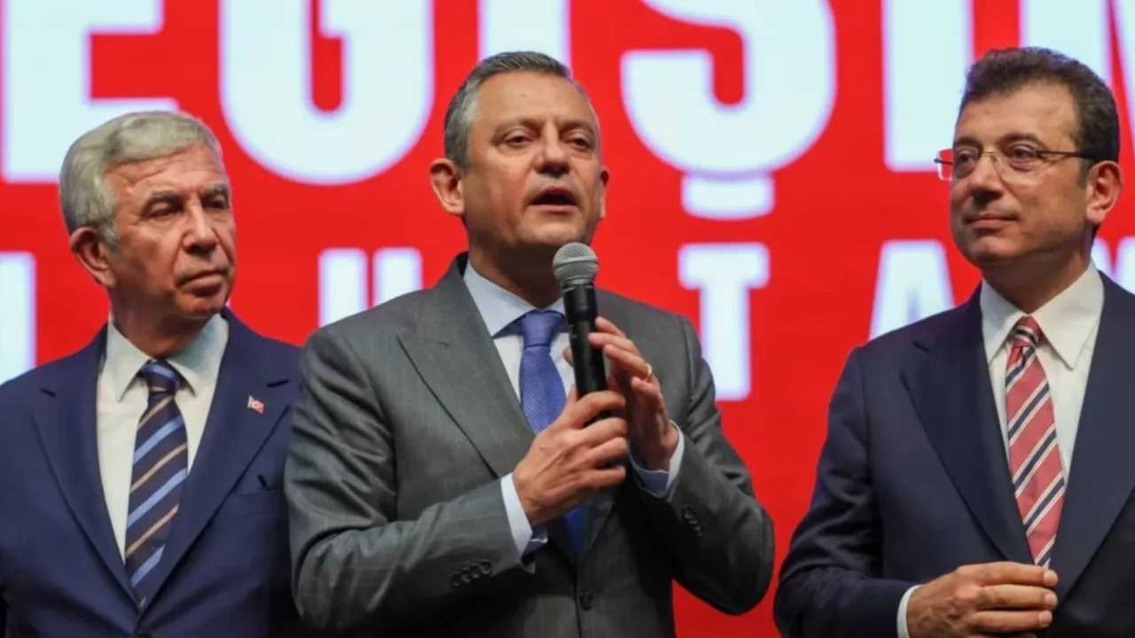&Ouml;zg&uuml;r &Ouml;zel: Ekrem İmamoğlu'nu bırakmam Mansur Yavaş olmadan da yol y&uuml;r&uuml;mem; bu &uuml;&ccedil;l&uuml; T&uuml;rkiye'nin kaderini değiştirecek