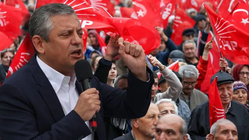 &Ouml;zg&uuml;r &Ouml;zel, Erdoğan'a seslendi: O bankadaki kasayı a&ccedil;tır, Akın G&uuml;rlek'in senin sesini kaydettiği hafıza kartlarına el koy