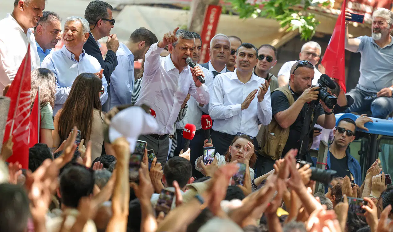 &Ouml;zg&uuml;r &Ouml;zel Erdoğan'a seslendi, Sana bu se&ccedil;imi kazandırmayacağız dedi