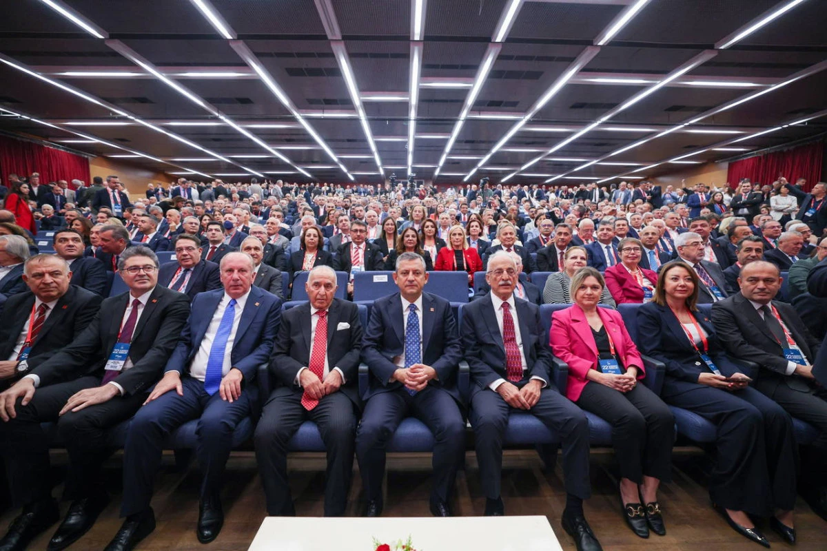 Özgür Özel 'güvensizlik oyu' istedi, yönetim düştü! Bin 127 delege sandık başında...
