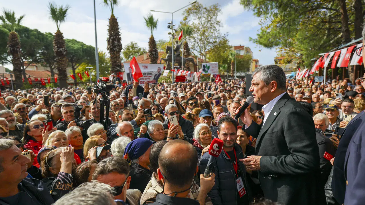 &Ouml;zg&uuml;r &Ouml;zel: 'Her meydanı doldurun, hep birlikte sesinizi y&uuml;kseltin'