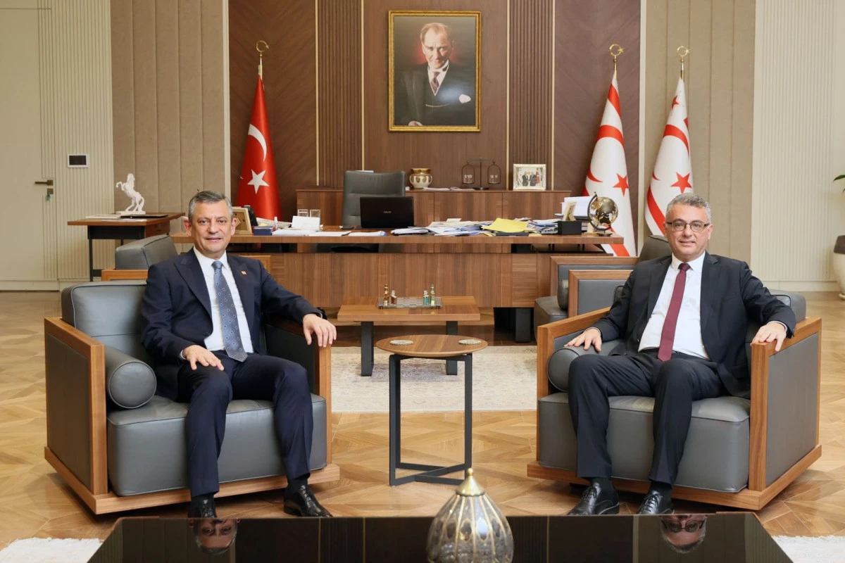 &Ouml;zg&uuml;r &Ouml;zel, KKTC Cumhurbaşkanı Erh&uuml;rman ile bir araya geldi