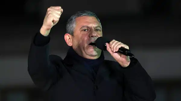 &Ouml;zg&uuml;r &Ouml;zel 'u&ccedil;ak yalanına' son noktayı koydu! 'Sahibi de işletmecisi de AK Partili!'