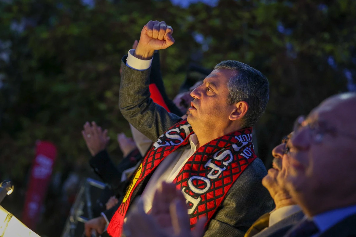 Özgür Özel'den 29 Ekim mesajı: Sivil darbeye karşı savunulan Türkiye Cumhuriyeti'dir!