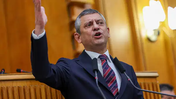 &Ouml;zg&uuml;r &Ouml;zel'den Erdoğan'a: Trump'a 'Bu &uuml;lkeyi ben y&ouml;netiyorum' diyemeyecek misin?