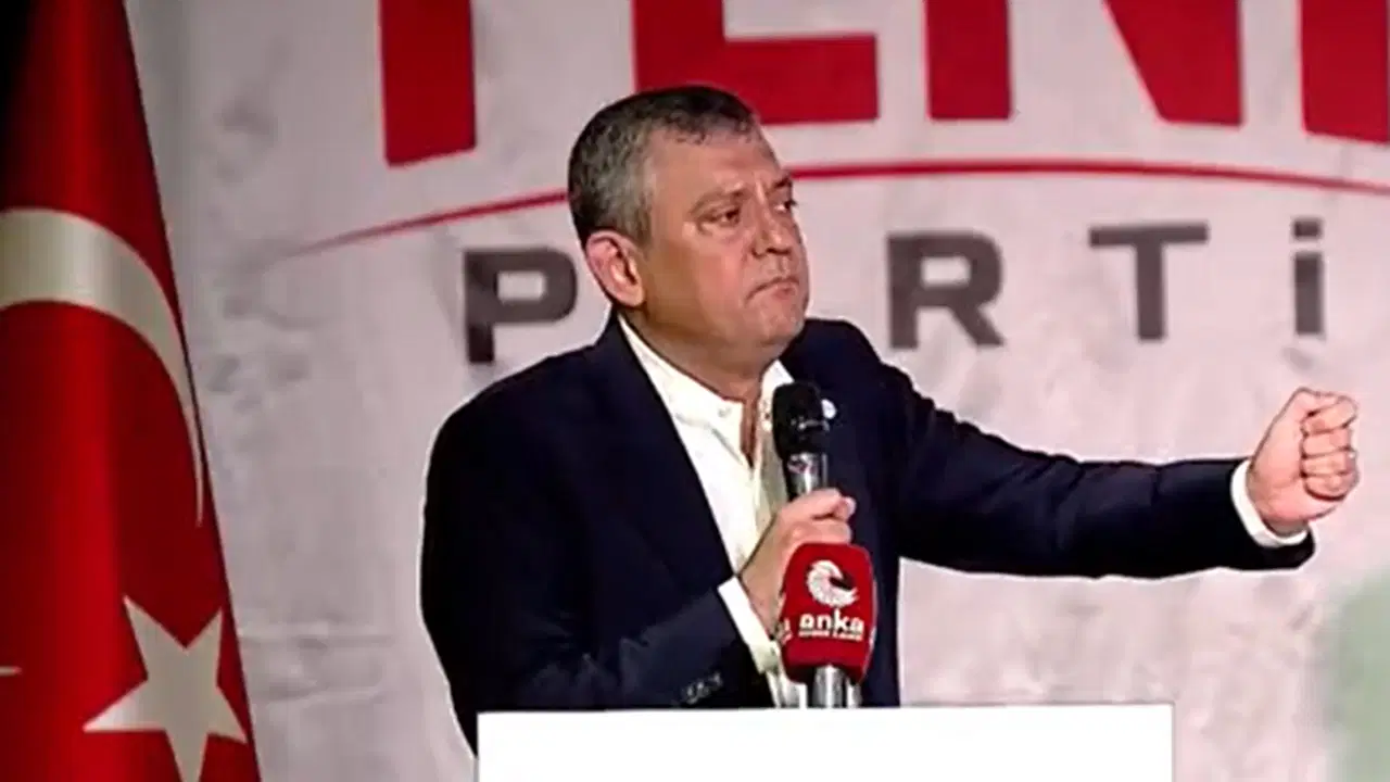 &Ouml;zg&uuml;r &Ouml;zel'den Erdoğan'ın 'Kiminle savaştasınız?' sorusuna: 'Can yakmak i&ccedil;in değil, canımızı kurtarmak i&ccedil;in...'