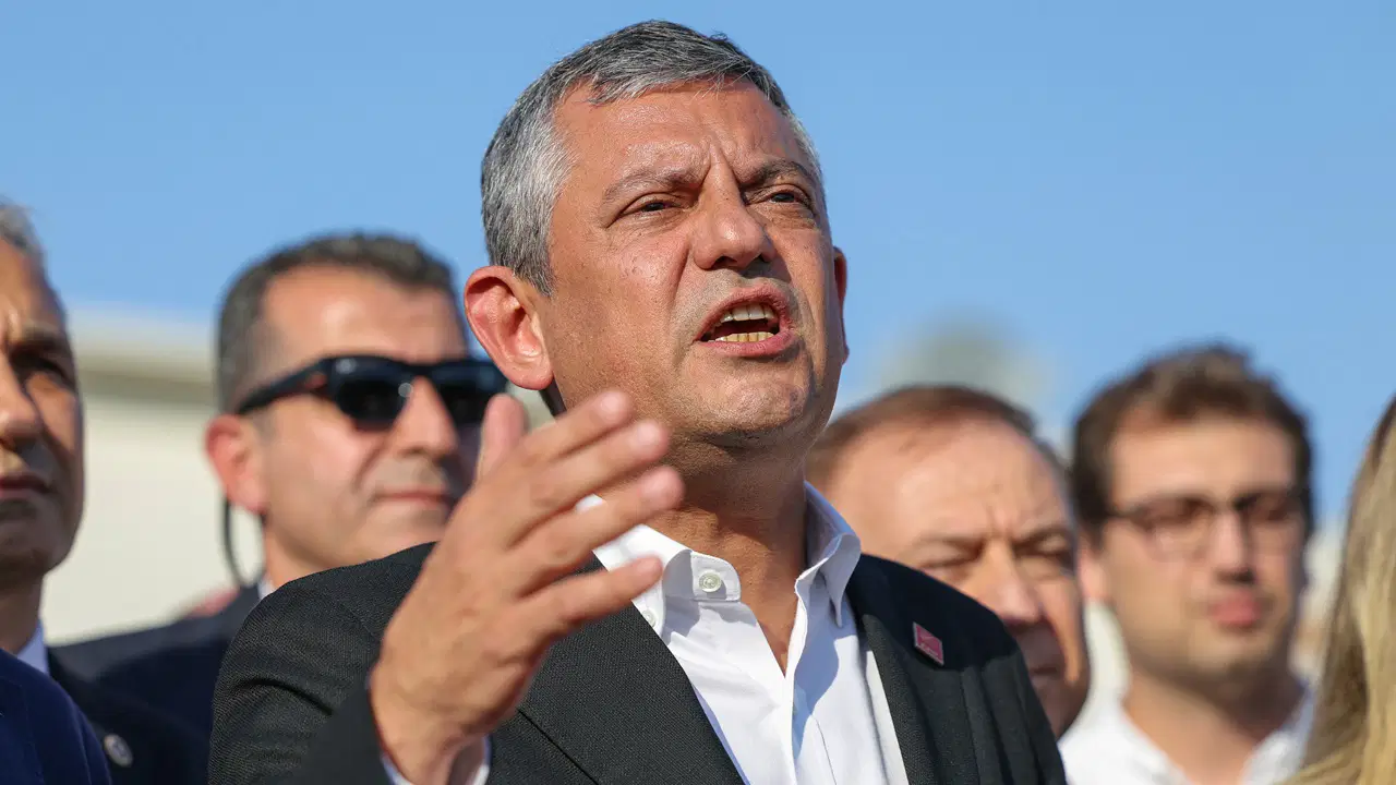 &Ouml;zg&uuml;r &Ouml;zel'den gergin ge&ccedil;en İBB davası sonrası a&ccedil;ıklama! 'İşbirlik&ccedil;iler, yalakalar ne derse desin