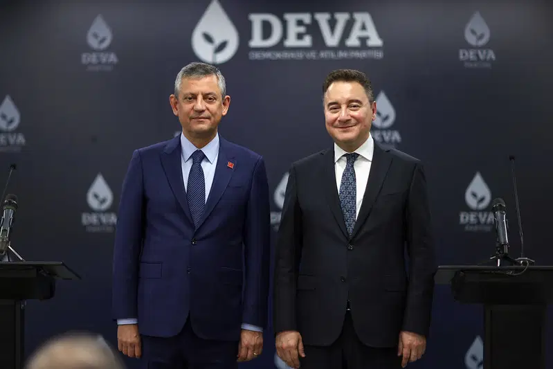 &Ouml;zg&uuml;r &Ouml;zel'den iktidara net mesaj: 'Ara se&ccedil;im talebimizi ortadan kaldıracak tek şey