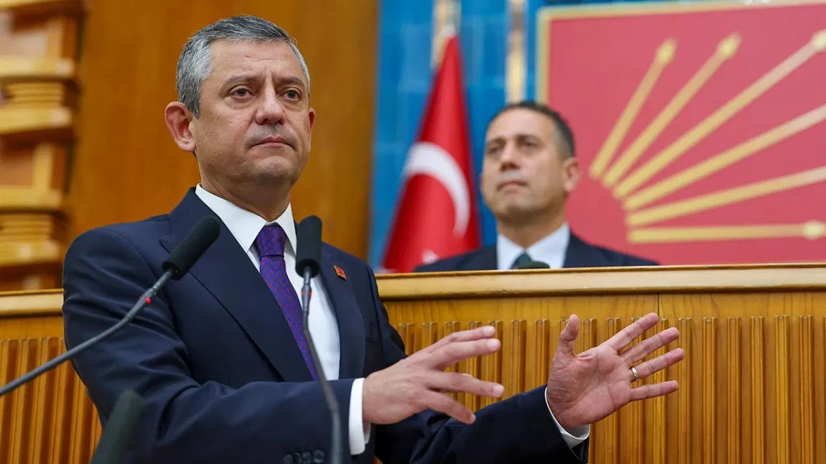  Özgür Özel'den kürsüde 'İmamoğlu' mesajı: 'Tek suçu Cumhurbaşkanlığı'na aday olmak!'