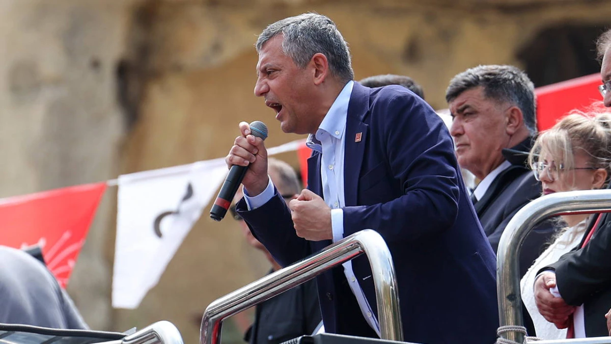 &Ouml;zg&uuml;r &Ouml;zel'den sert tepki: Bu memlekete ne y&uuml;zle geldin, demokrasi d&uuml;şmanı!