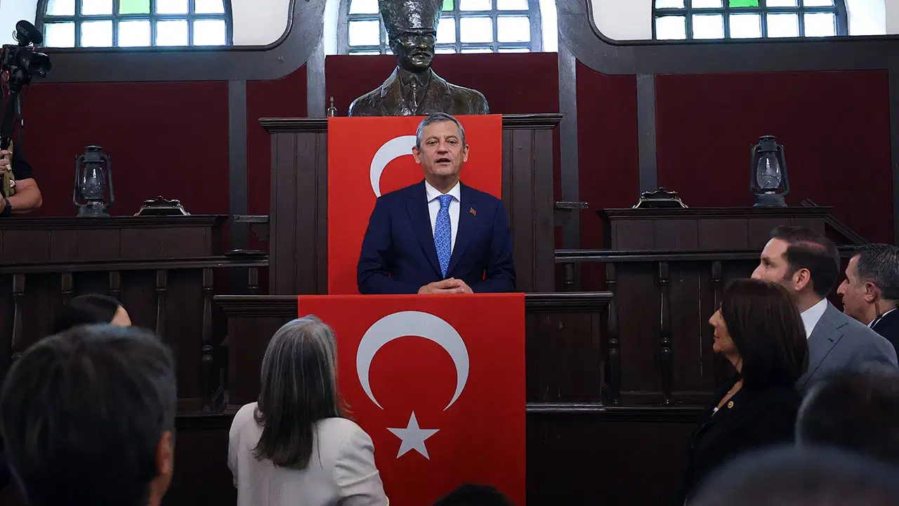 &Ouml;zg&uuml;r &Ouml;zel&rsquo;in A Takımı