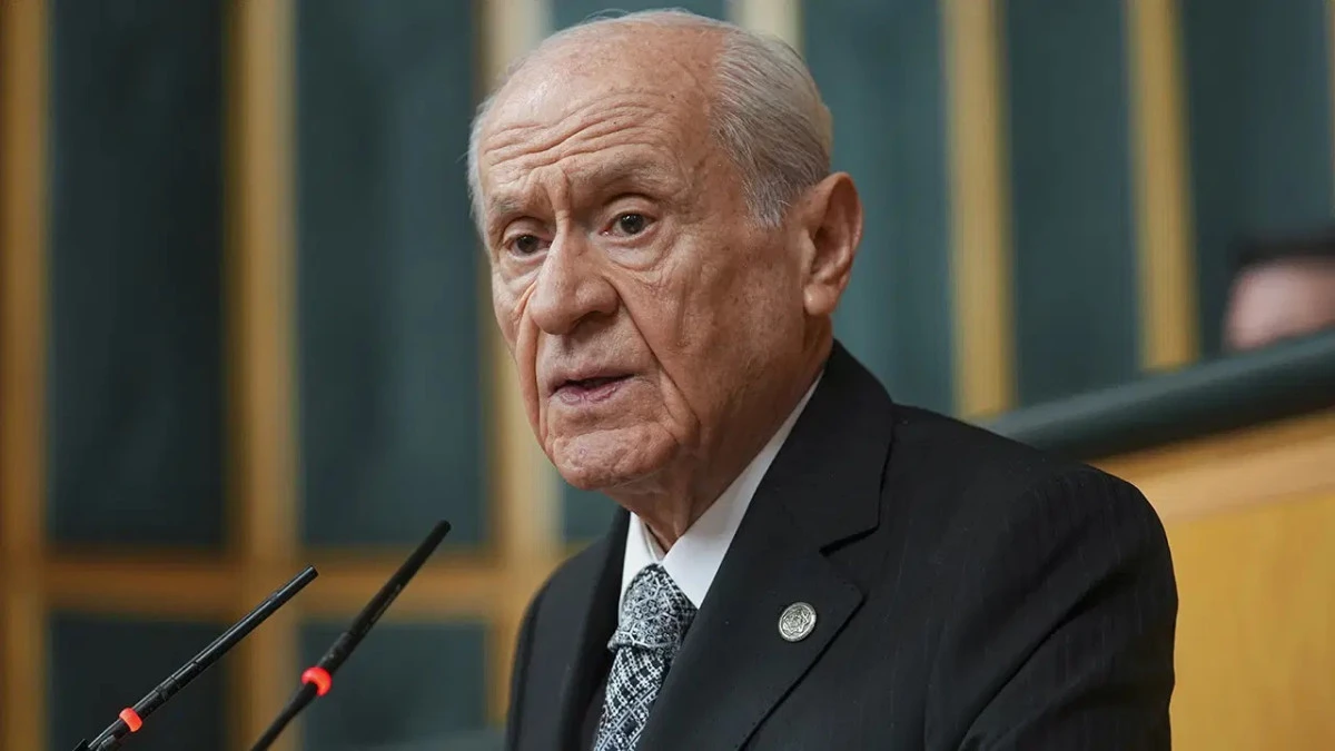 Özgür Özel'in TRT çağrısına Bahçeli'den yeşil ışık: 'Türk milleti gerçekleri görsün'