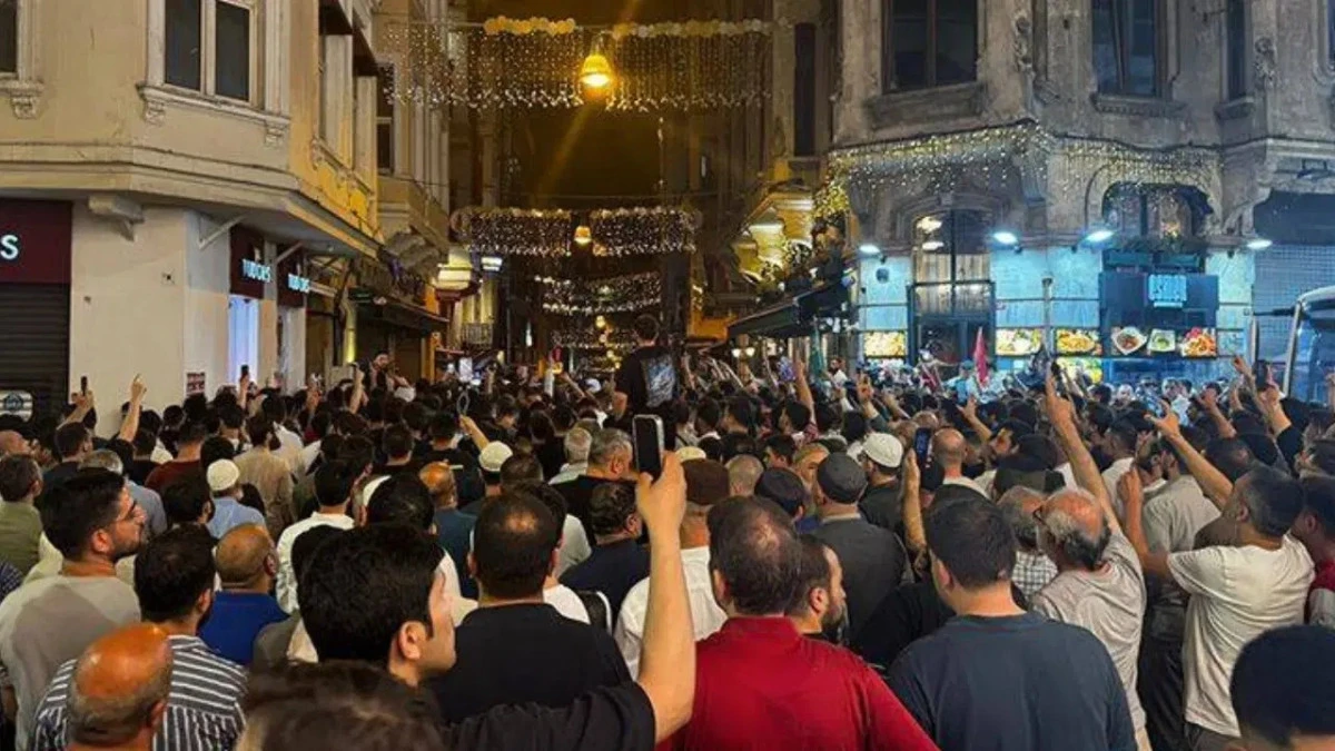 polislerin yanında katliam çağrısı yaptı: 'Ya onlar ölecekler, ya biz öleceğiz'