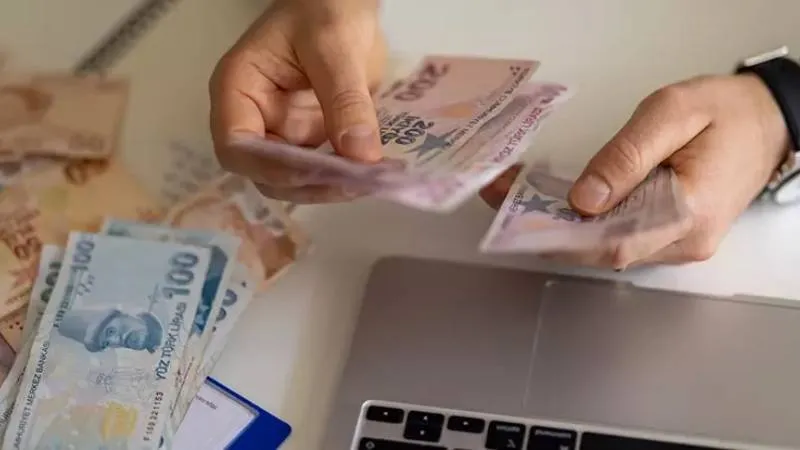 Resm&icirc; Gazete&rsquo;de yayımlandı: En d&uuml;ş&uuml;k emekli aylığı 20 bin TL oldu