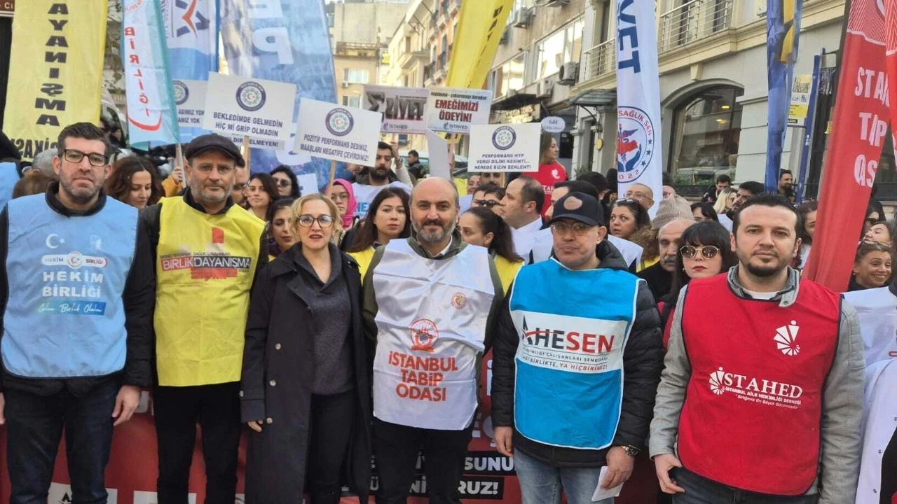 Sağlık&ccedil;ılar ayağa kalktı: Zorla mı getireceğiz?