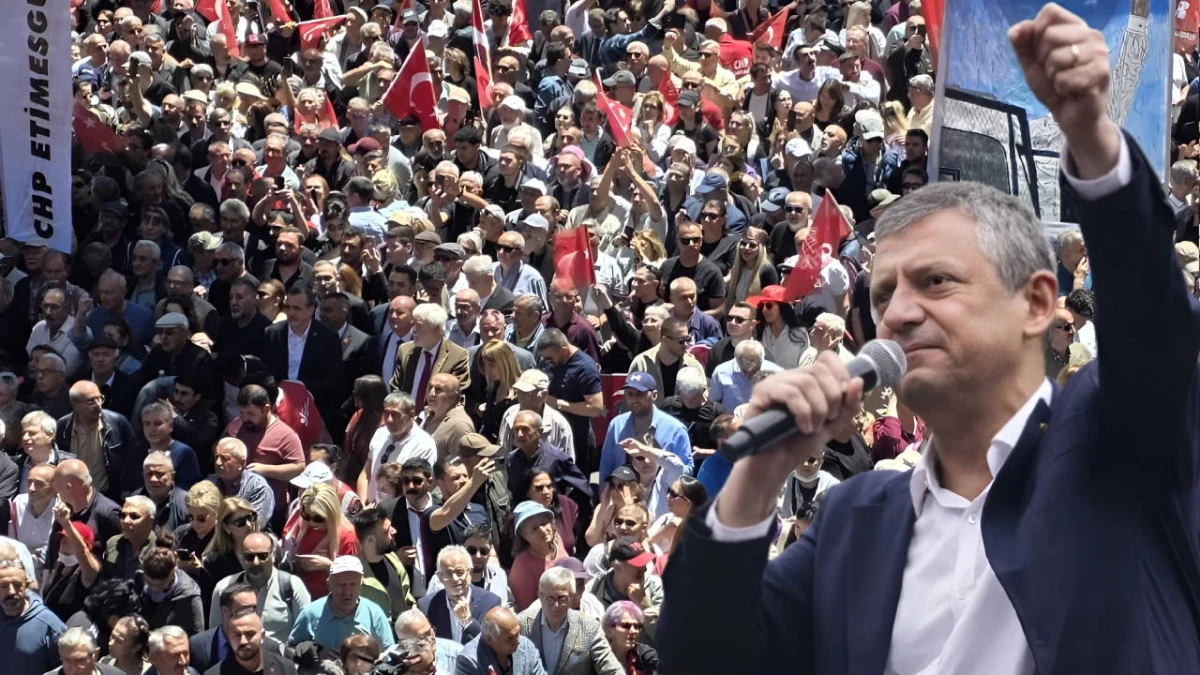 Se&ccedil;ilmiş CHP Genel Başkanı &Ouml;zg&uuml;r &Ouml;zel'in bayramlaşmasına yurttaştan yoğun katılım