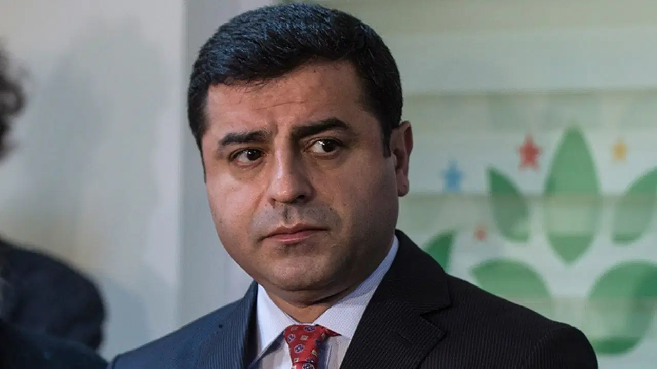 Selahattin Demirtaş'a 'cumhurbaşkanına hakaret' gerek&ccedil;esi ile hapis cezası