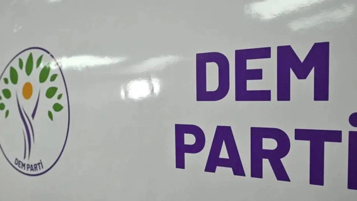 Sınırda T&uuml;rk bayrağı provokasyonu: DEM Parti'den a&ccedil;ıklama geldi